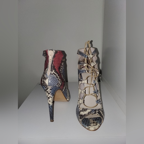 Zara bootie size 39 (us 8) LEATHER - Picture 2 of 3